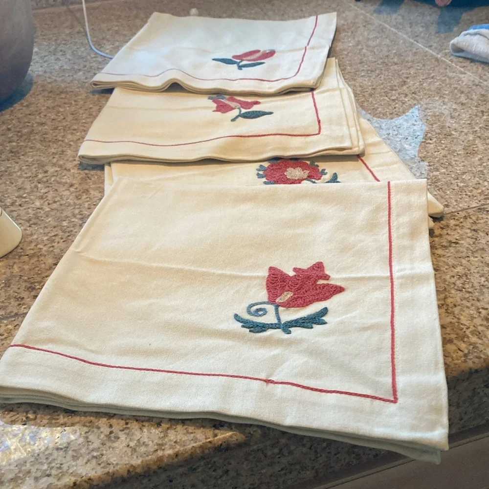 Williams Sonoma Napkins Set/4 100% Cotton NWOT Floral Embroidered Big Ecru/Coral